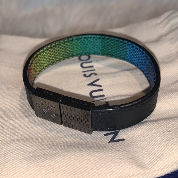 SOLD! ๐๐โค๏ธโค๏ธ๐Louis Vuitton Pull-it Damier Reversible Bracelet - Picture 12 of 17